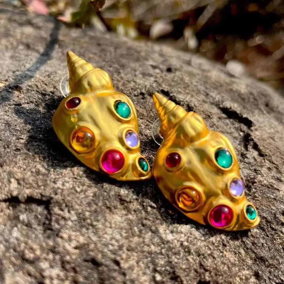 CONCH STUD EARRINGS