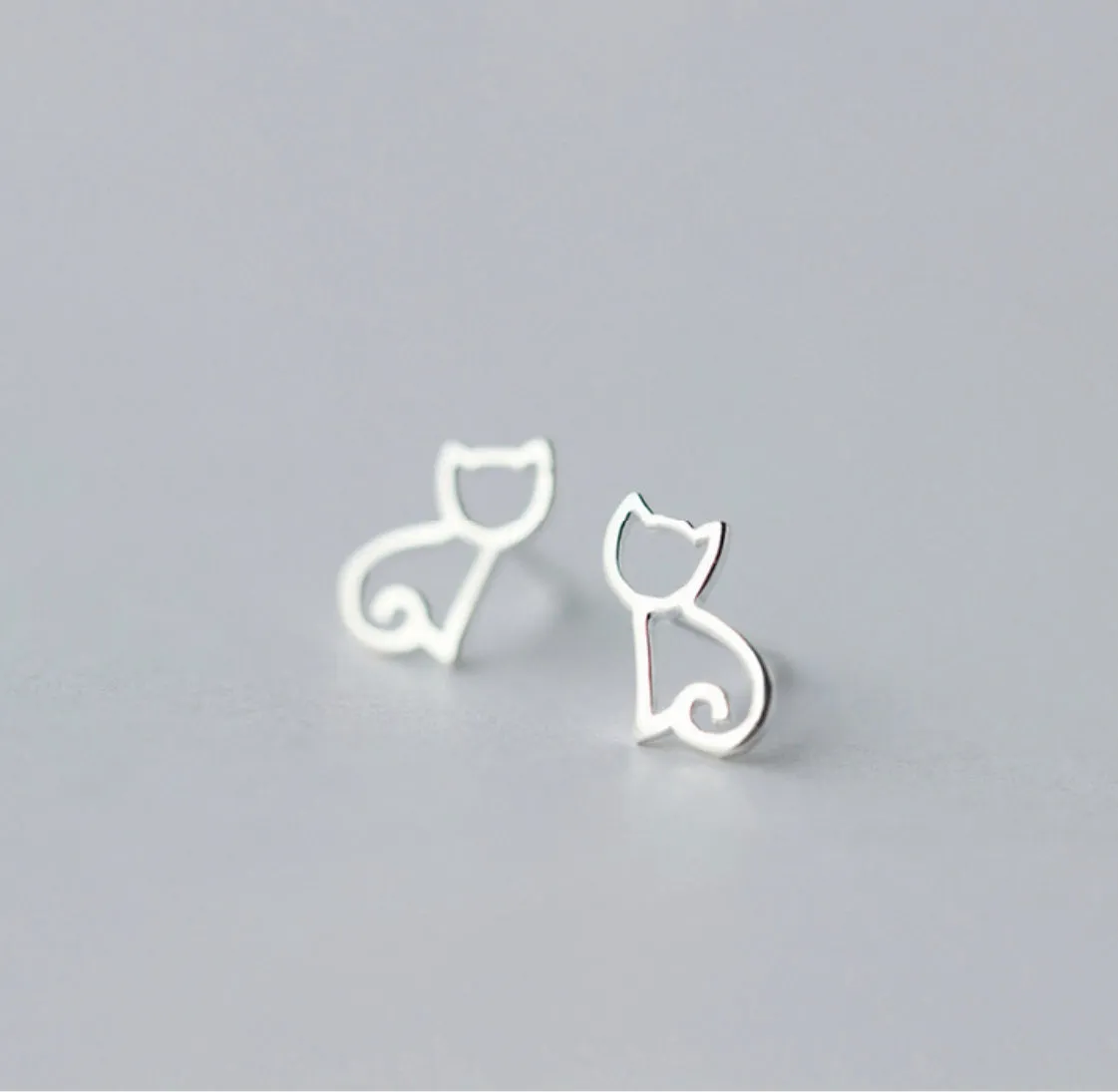 Cute Sitting Kitty Stud Earrings - SS057