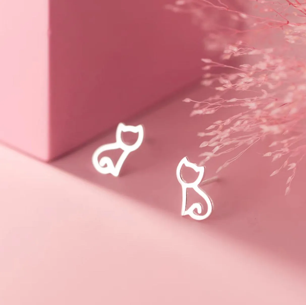 Cute Sitting Kitty Stud Earrings - SS057