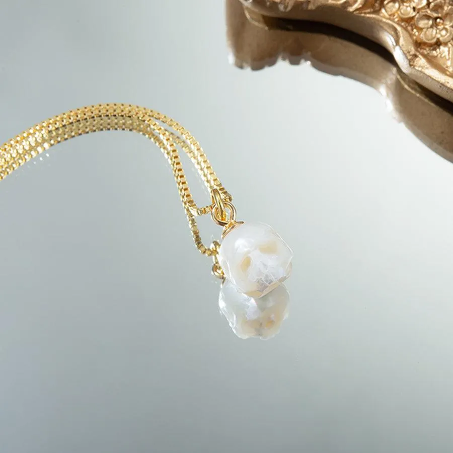 Dainty Simple Pearl Cranium Pendant Necklace
