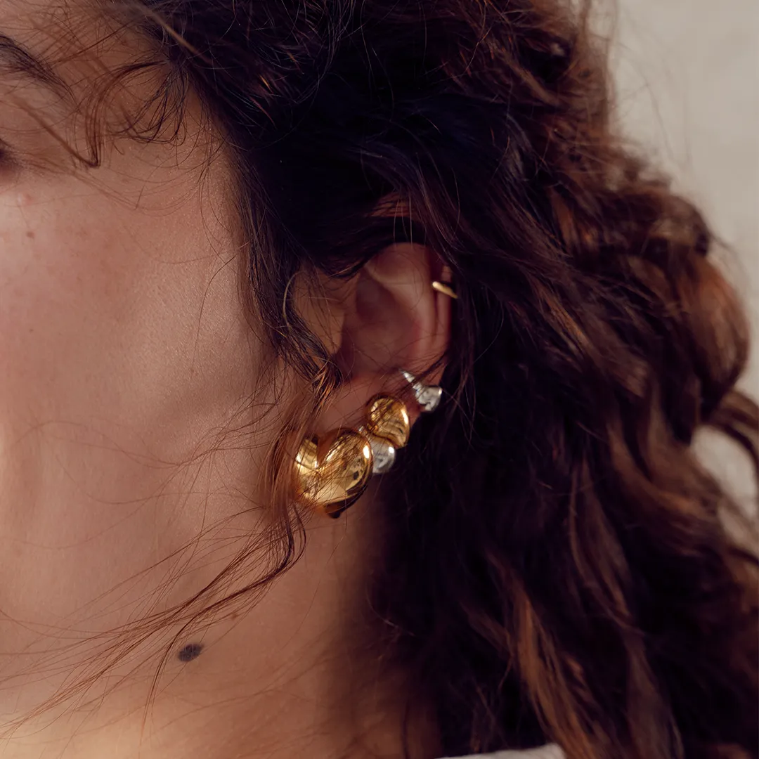 Ear studs in heart-shape gold