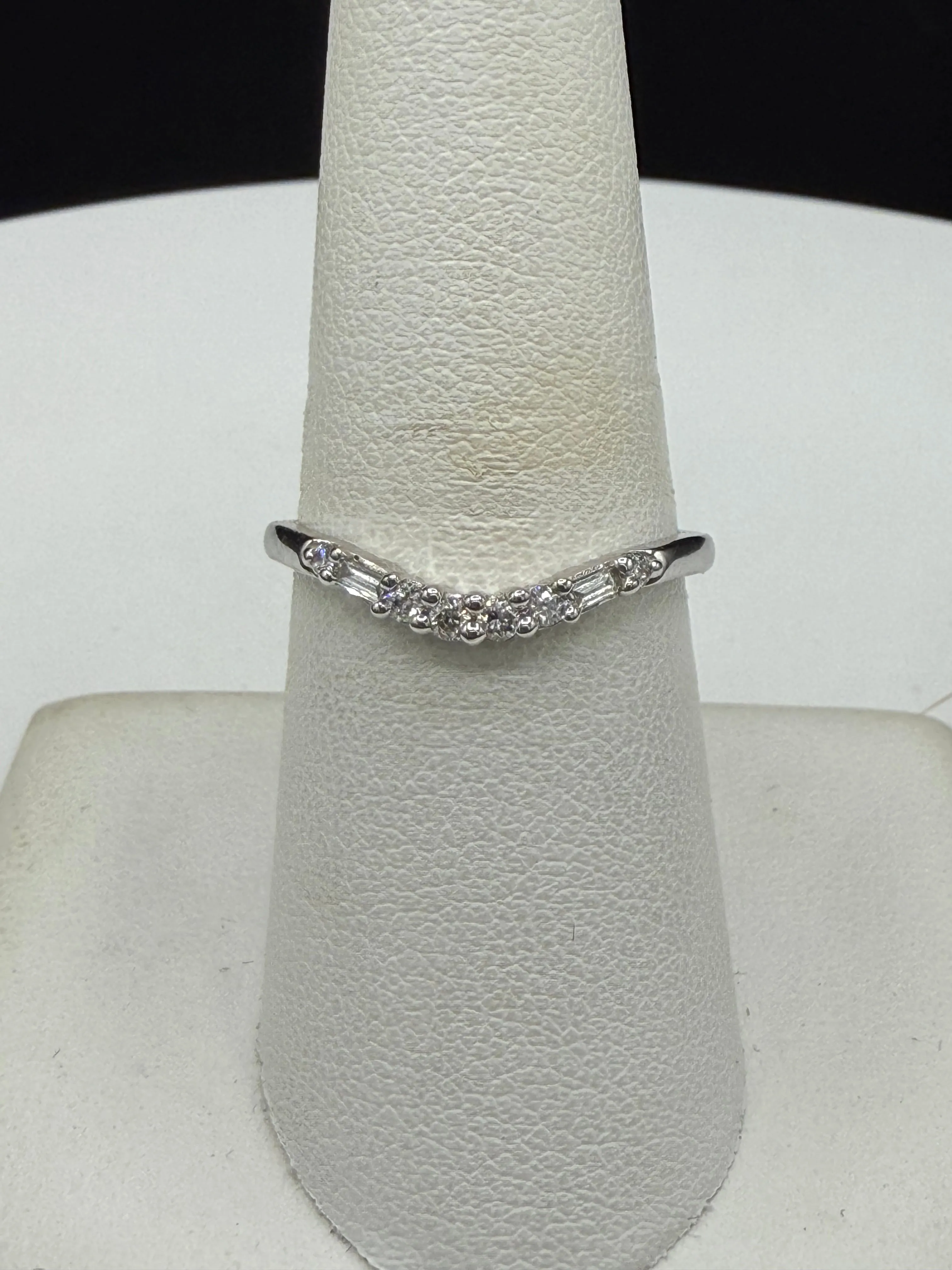 Elegant Natural Diamond Stackable 14k White Gold Ring – Size 7, Petite Chevron Band