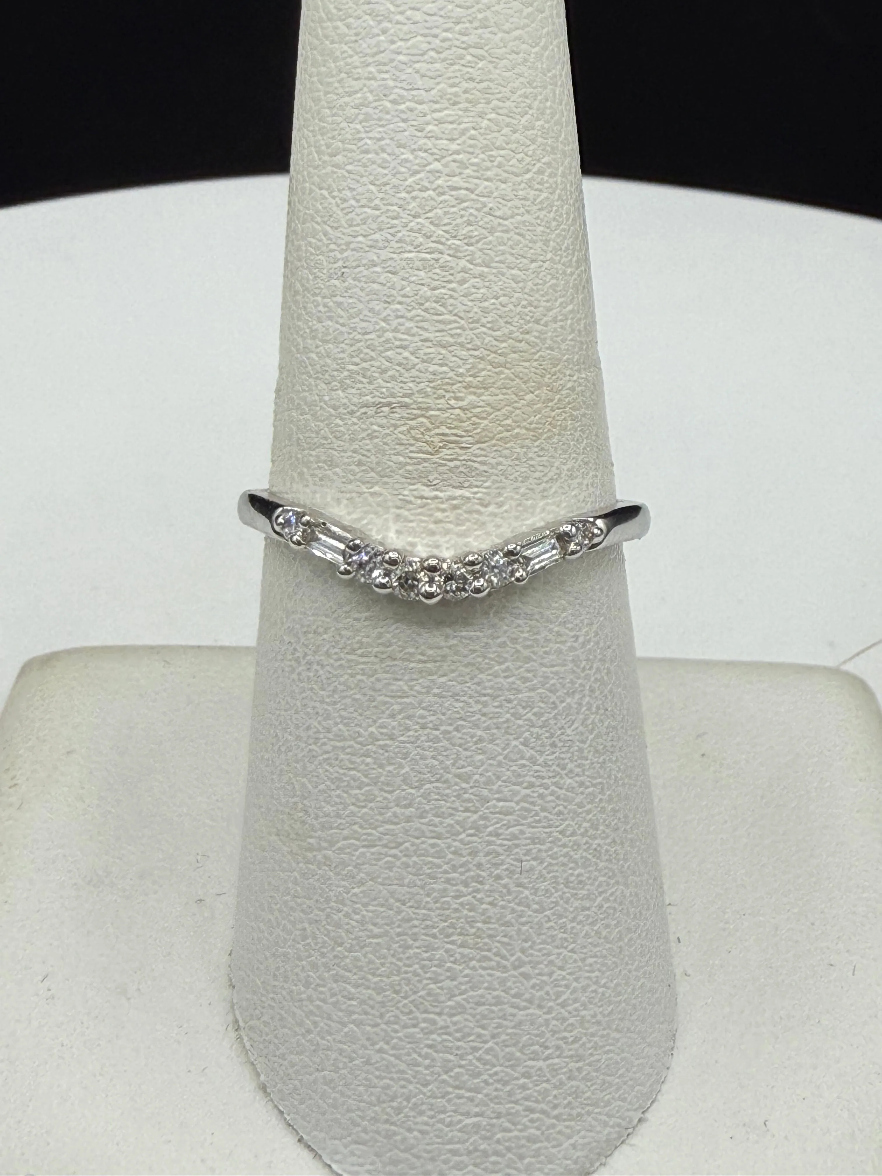 Elegant Natural Diamond Stackable 14k White Gold Ring – Size 7, Petite Chevron Band