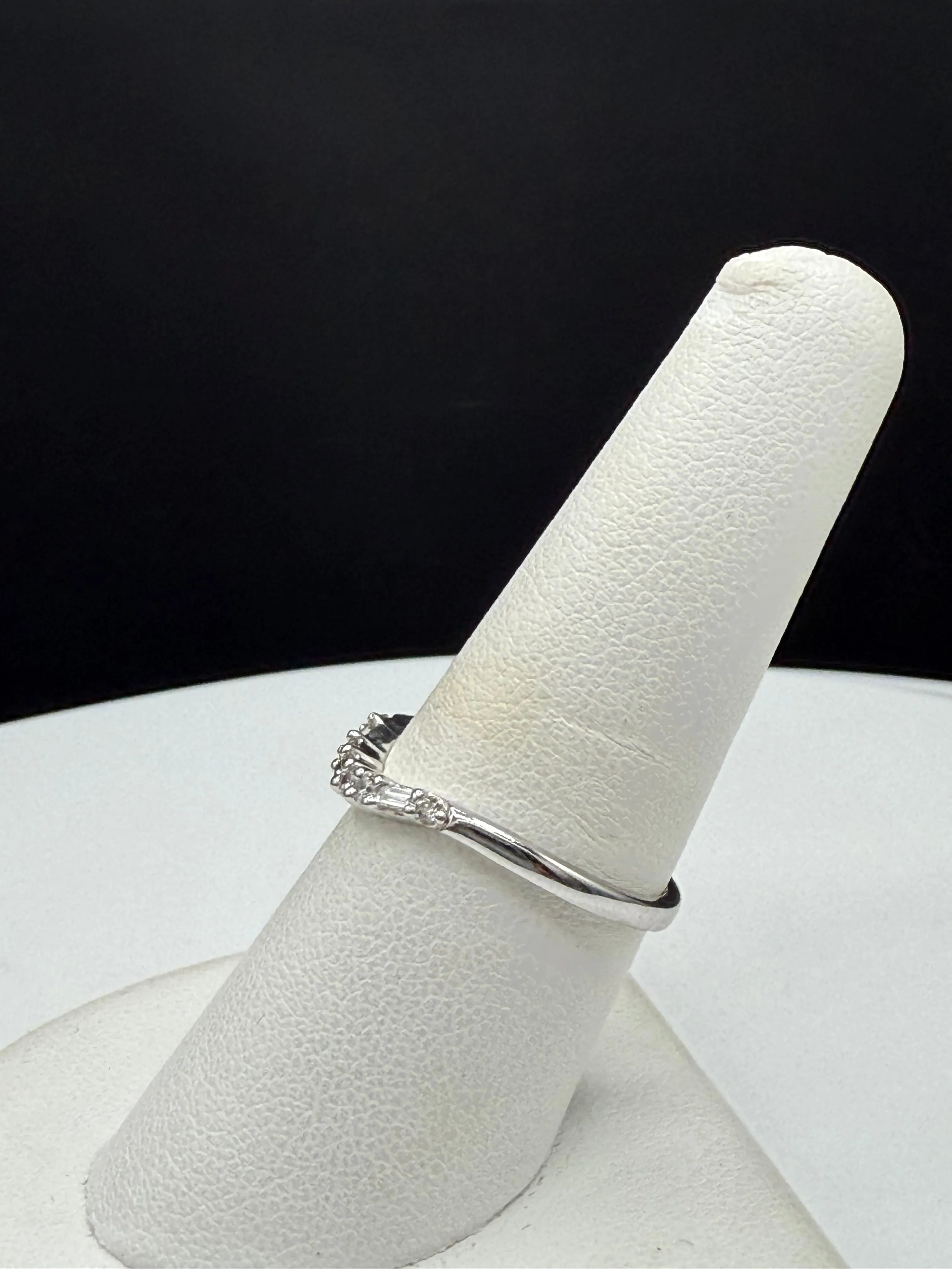 Elegant Natural Diamond Stackable 14k White Gold Ring – Size 7, Petite Chevron Band