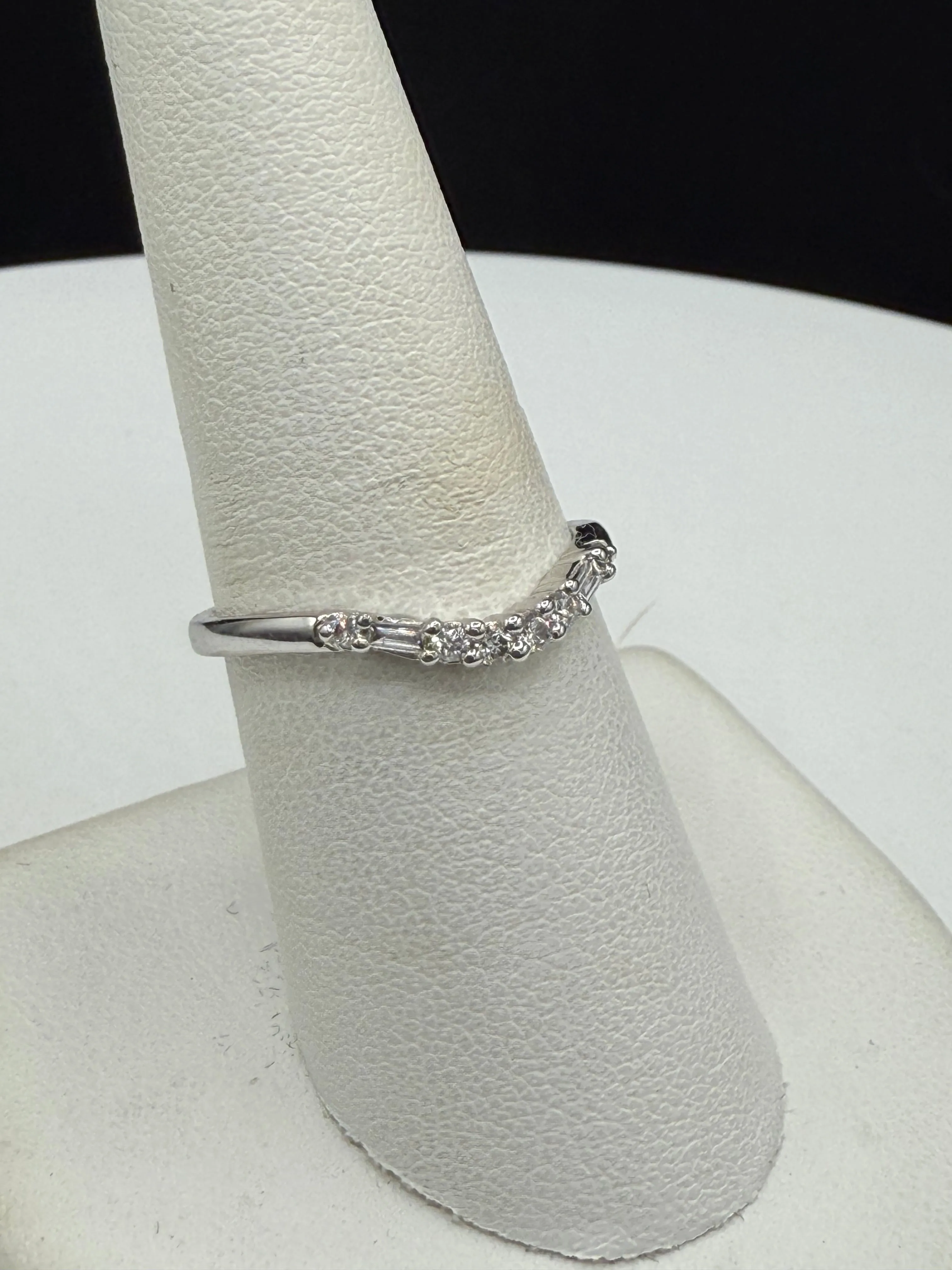 Elegant Natural Diamond Stackable 14k White Gold Ring – Size 7, Petite Chevron Band