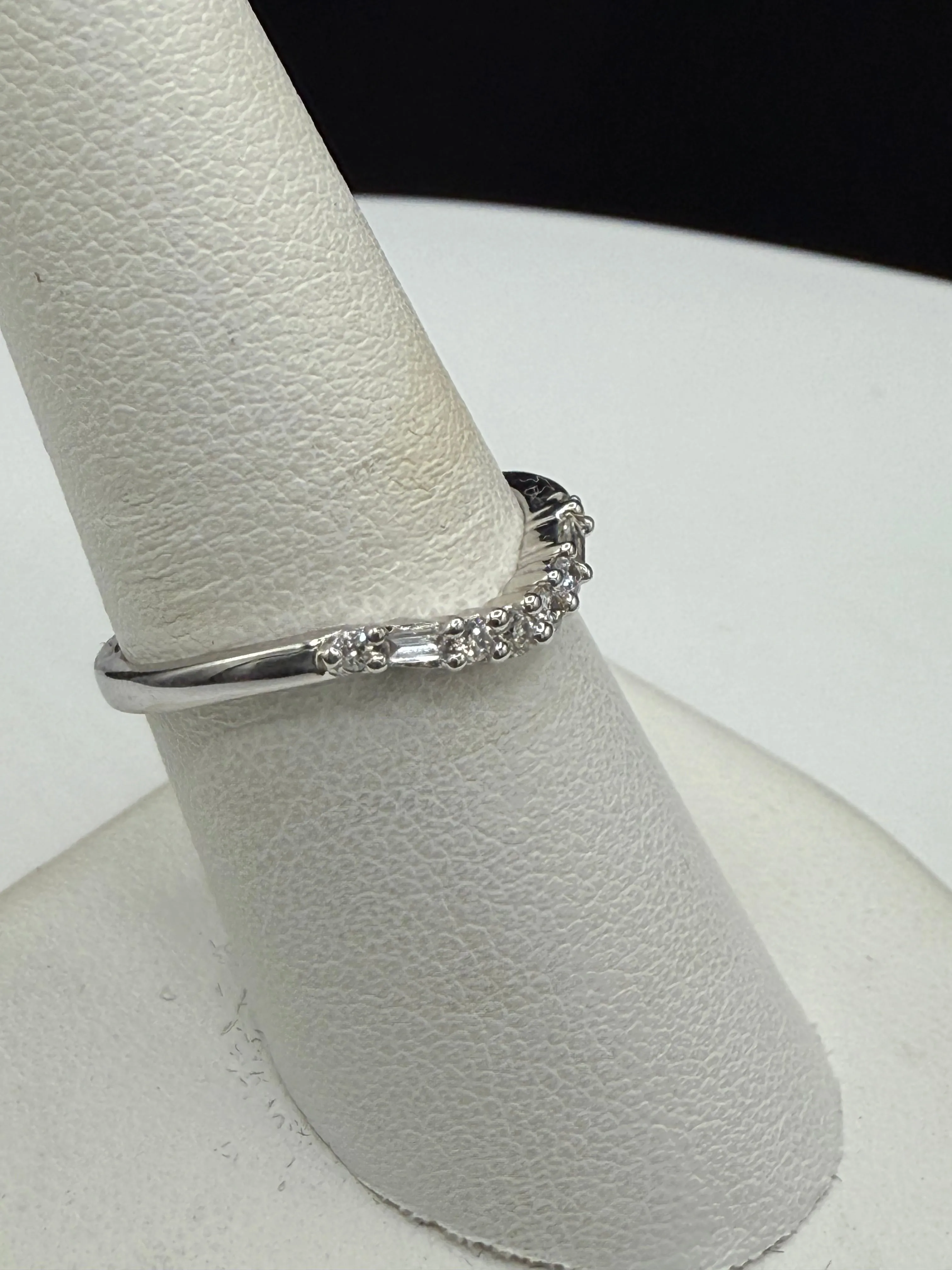 Elegant Natural Diamond Stackable 14k White Gold Ring – Size 7, Petite Chevron Band
