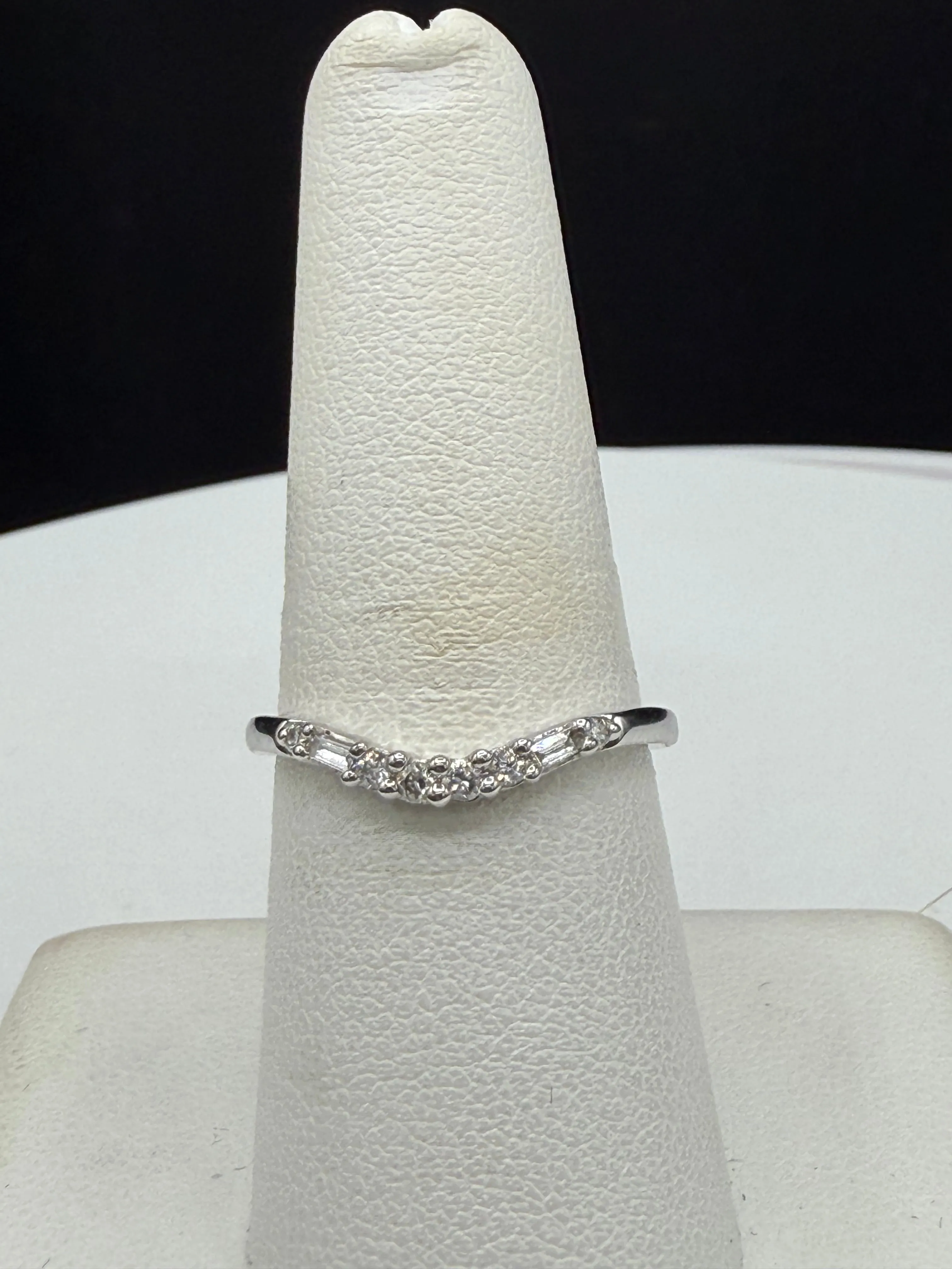 Elegant Natural Diamond Stackable 14k White Gold Ring – Size 7, Petite Chevron Band