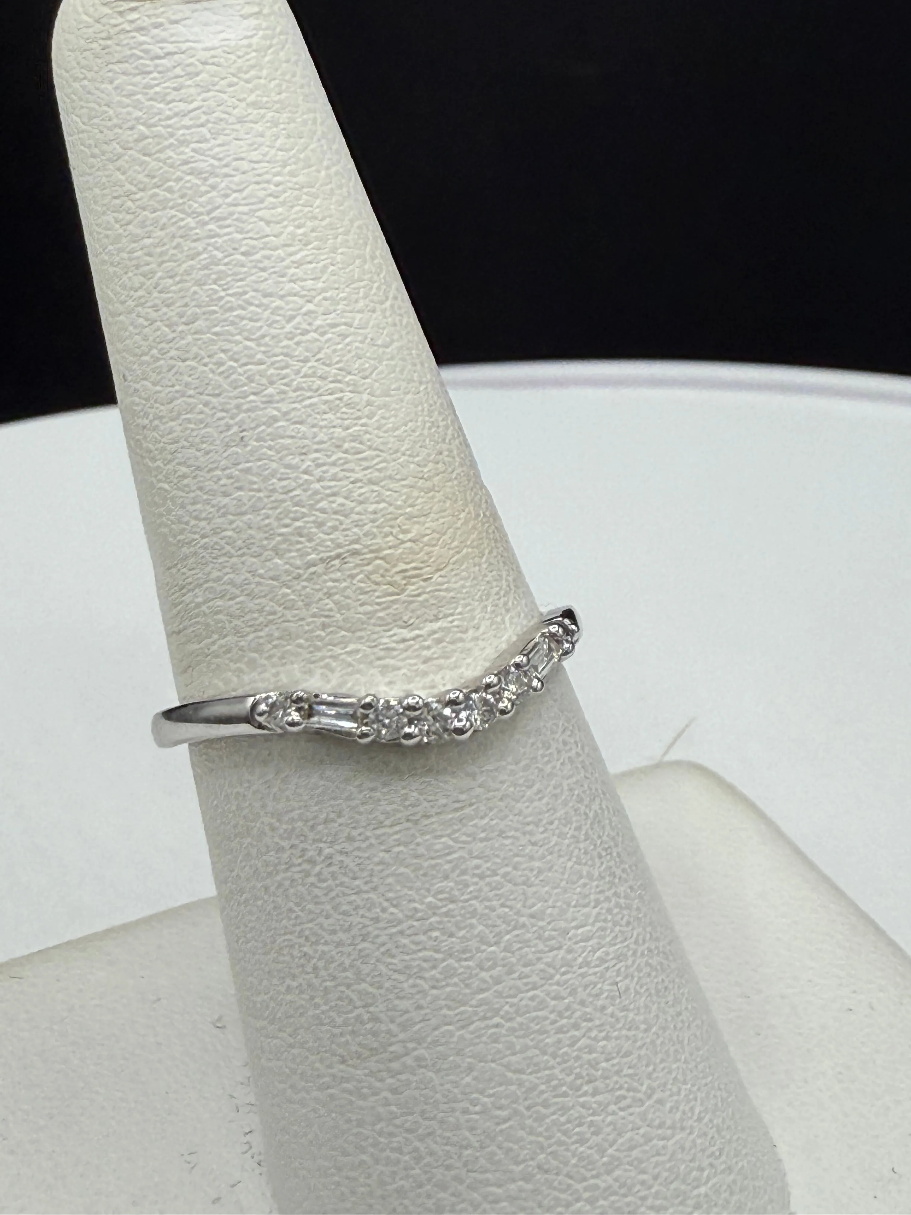 Elegant Natural Diamond Stackable 14k White Gold Ring – Size 7, Petite Chevron Band