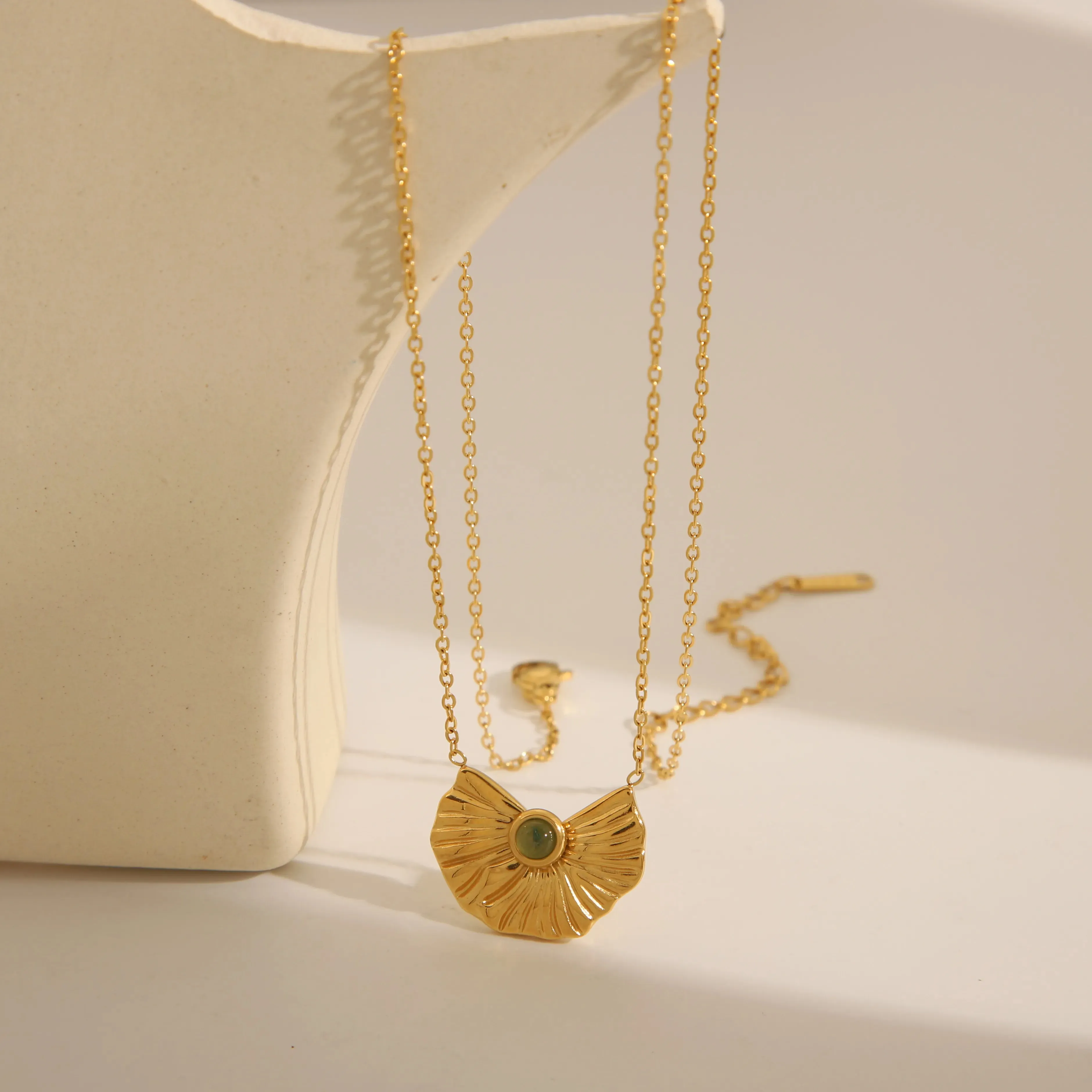 French Style Simple Style Classic Style Flower 304 Stainless Steel Zircon 18K Gold Plated Inlay Pendant Necklace
