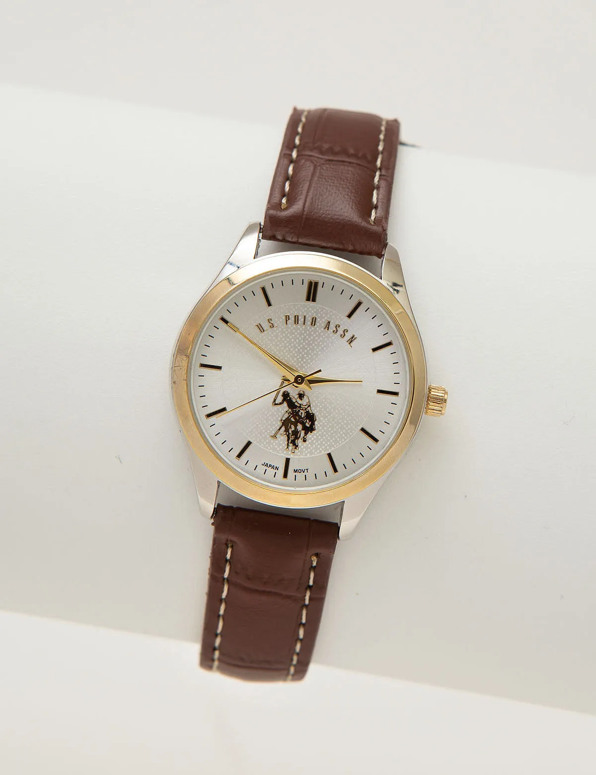 HIS AND HERS LEATHER STRAP WATCH SET