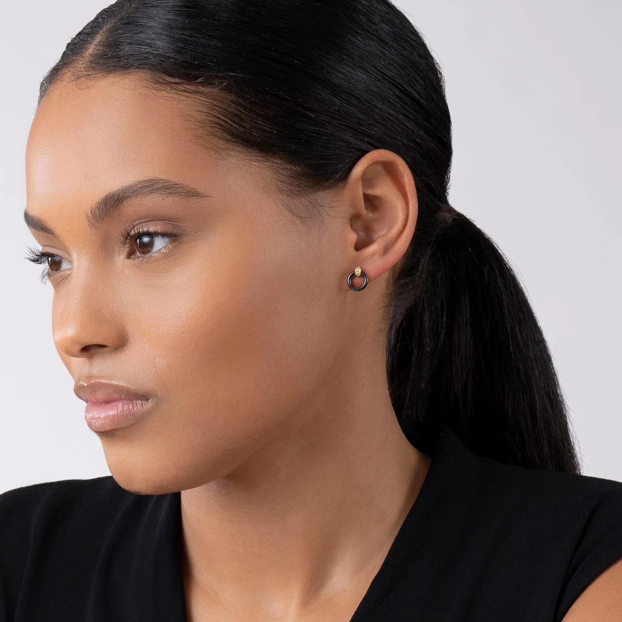 Meridian 18K Gold Black Ceramic Circle Stud Earrings