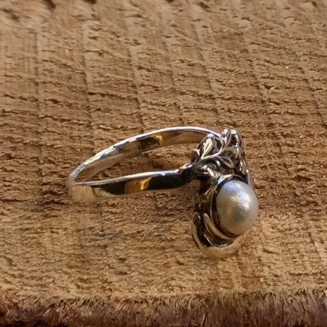 Silver ring, pearl ring, nature ring, thin silver band, floral ring, unique ring for her, delicate ring, dainty ring - Sweet Memories R2308