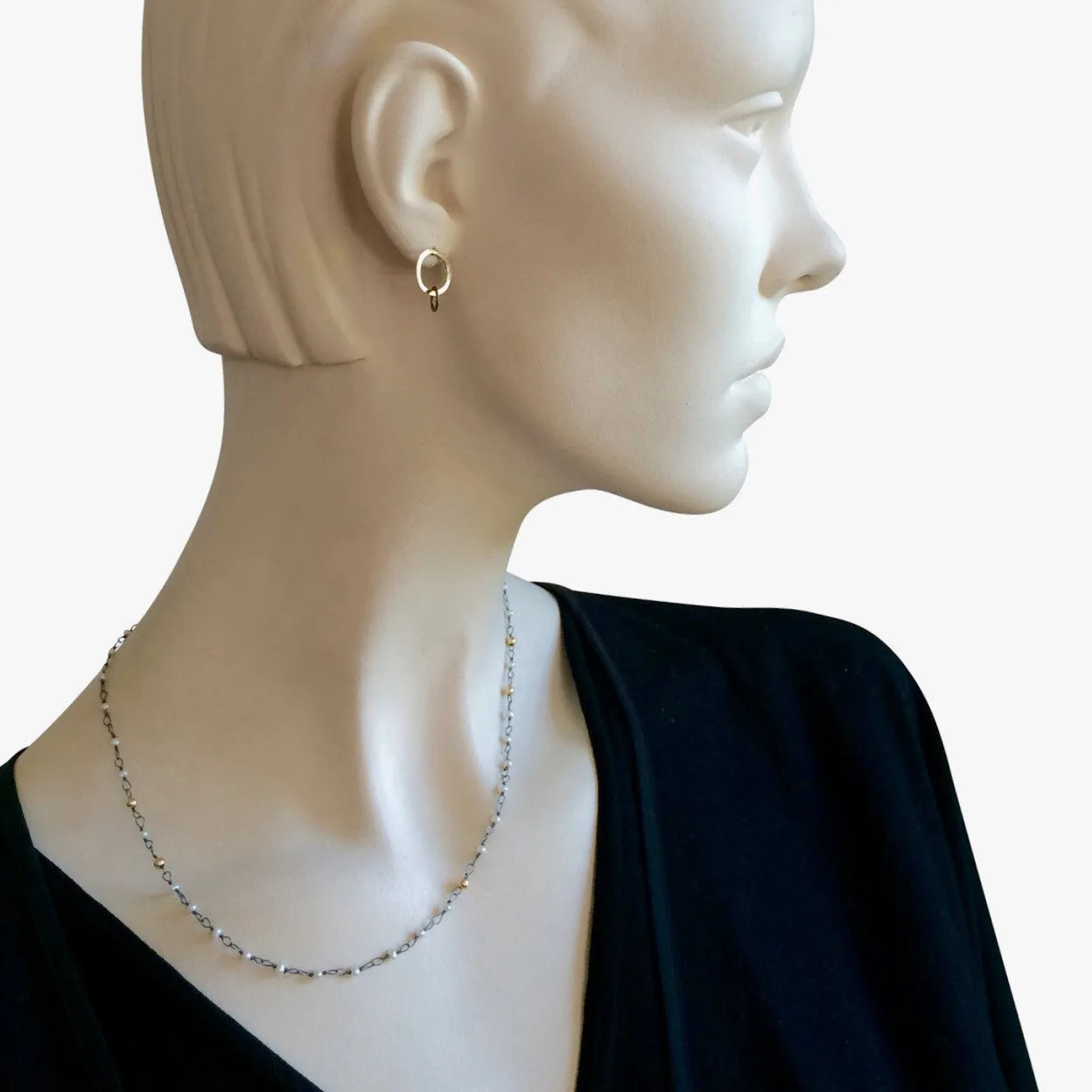 The Hand Tied Pearl Necklace With Gold Details