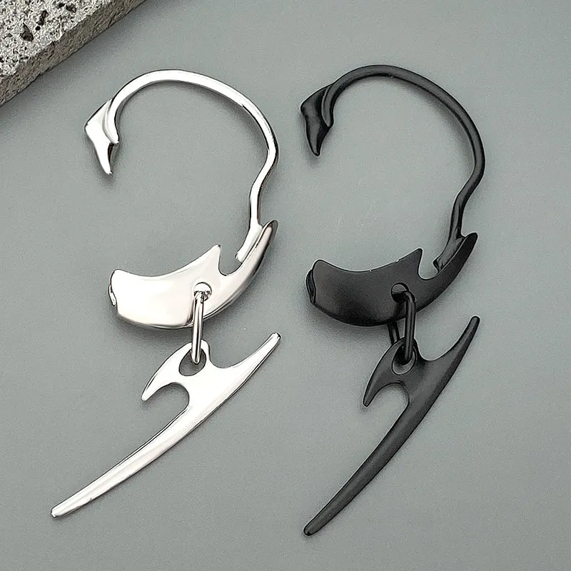 Thorn Spine Skeleton Mechanical Wind Earhook
