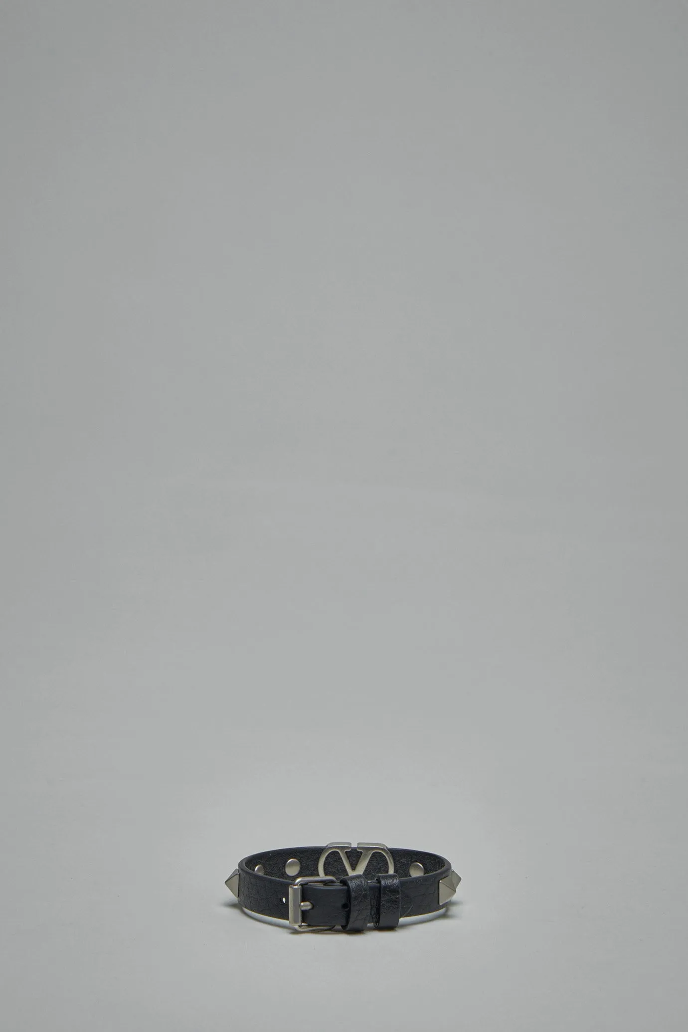 V-Logo Signature Grainy Calfskin Bracelet