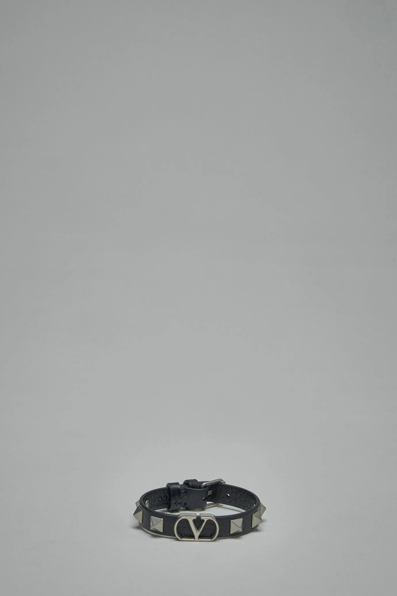 V-Logo Signature Grainy Calfskin Bracelet